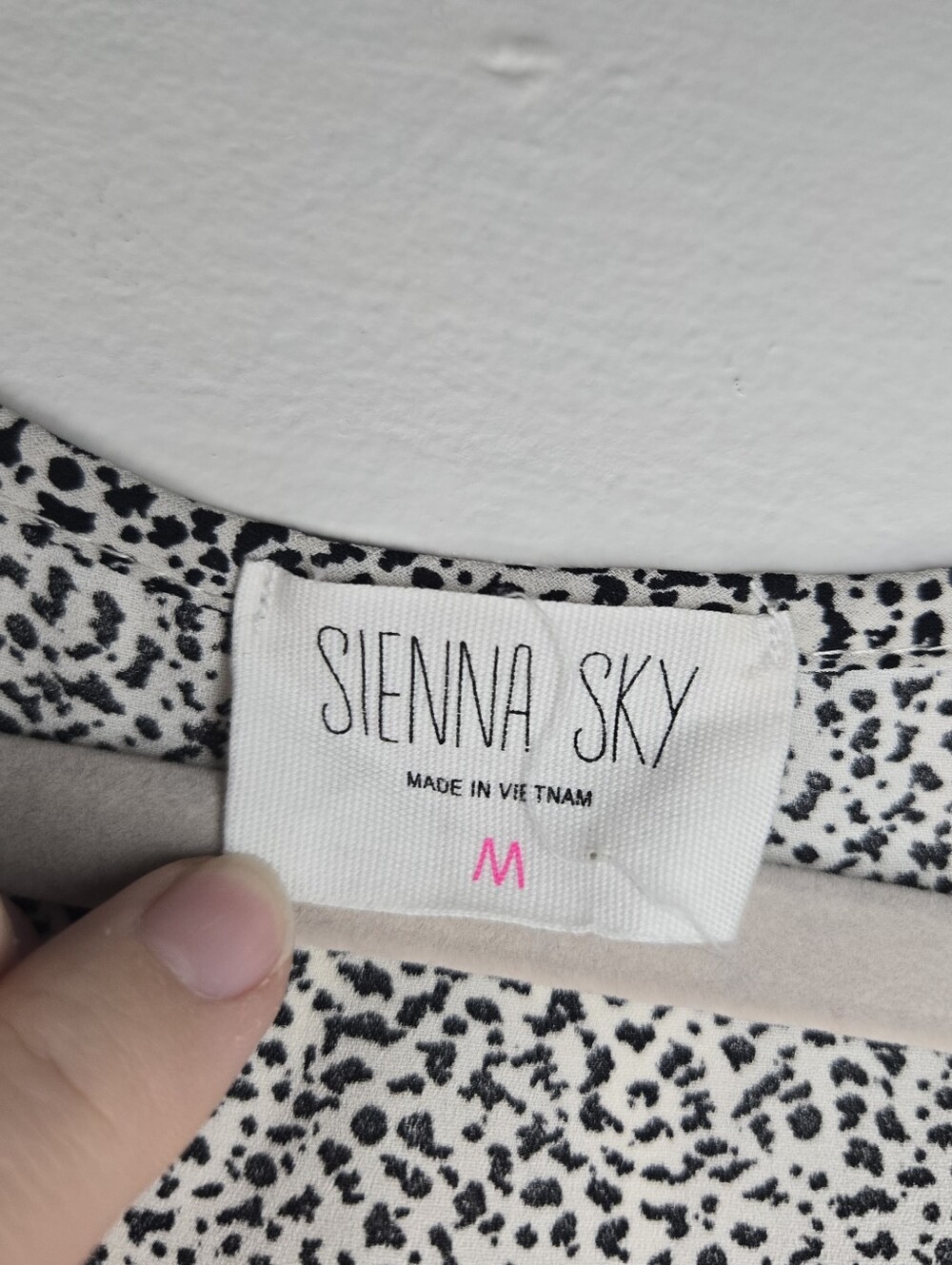Sienna Sky White and Black Short Sleeve Blouse Women's Medium - Picture 4 of 5
